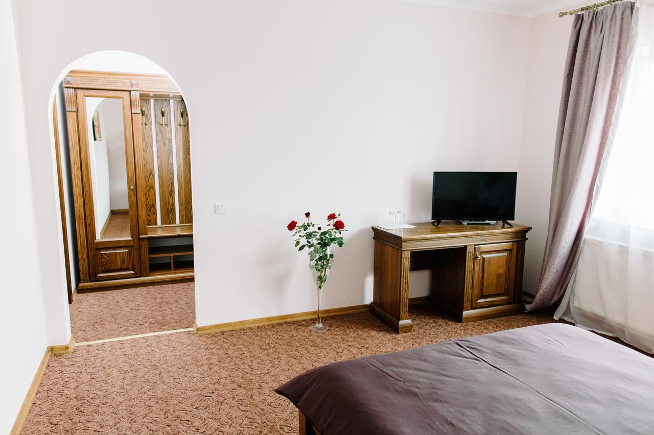 Hotel Korona Kolybayevka Buitenkant foto