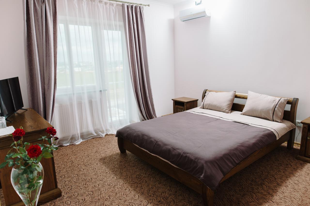 Hotel Korona Kolybayevka Buitenkant foto