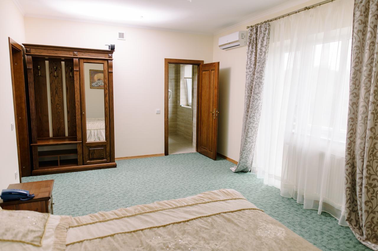 Hotel Korona Kolybayevka Buitenkant foto