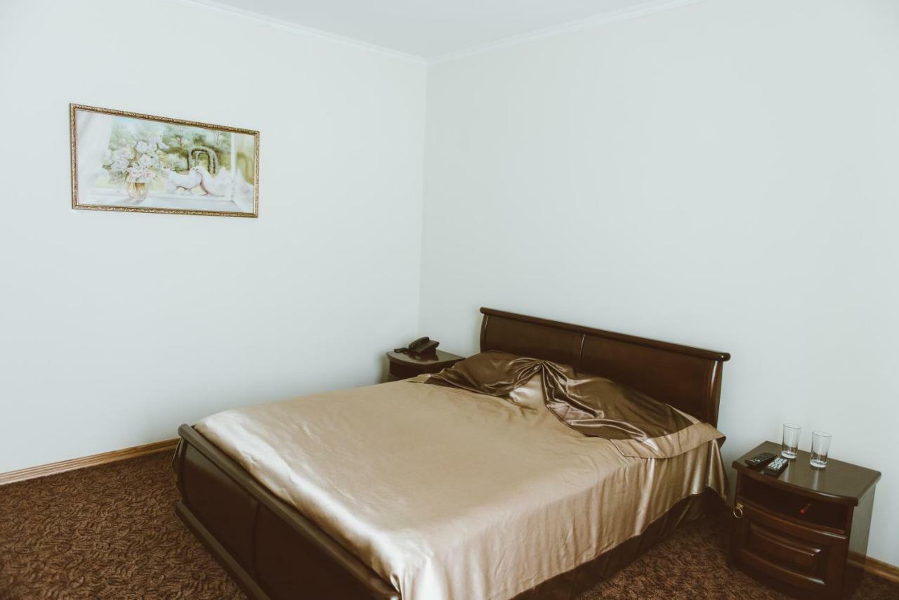 Hotel Korona Kolybayevka Buitenkant foto