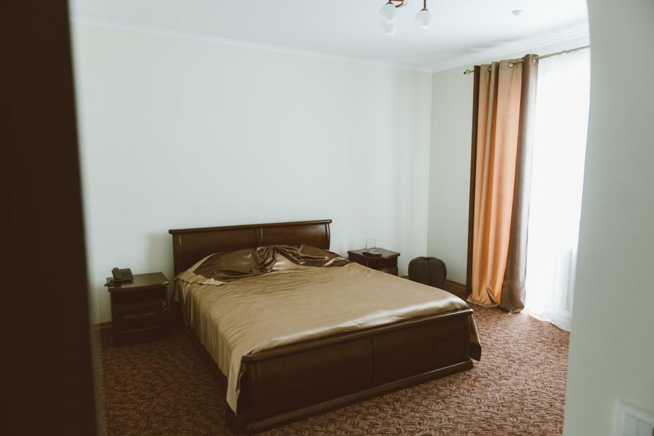 Hotel Korona Kolybayevka Buitenkant foto