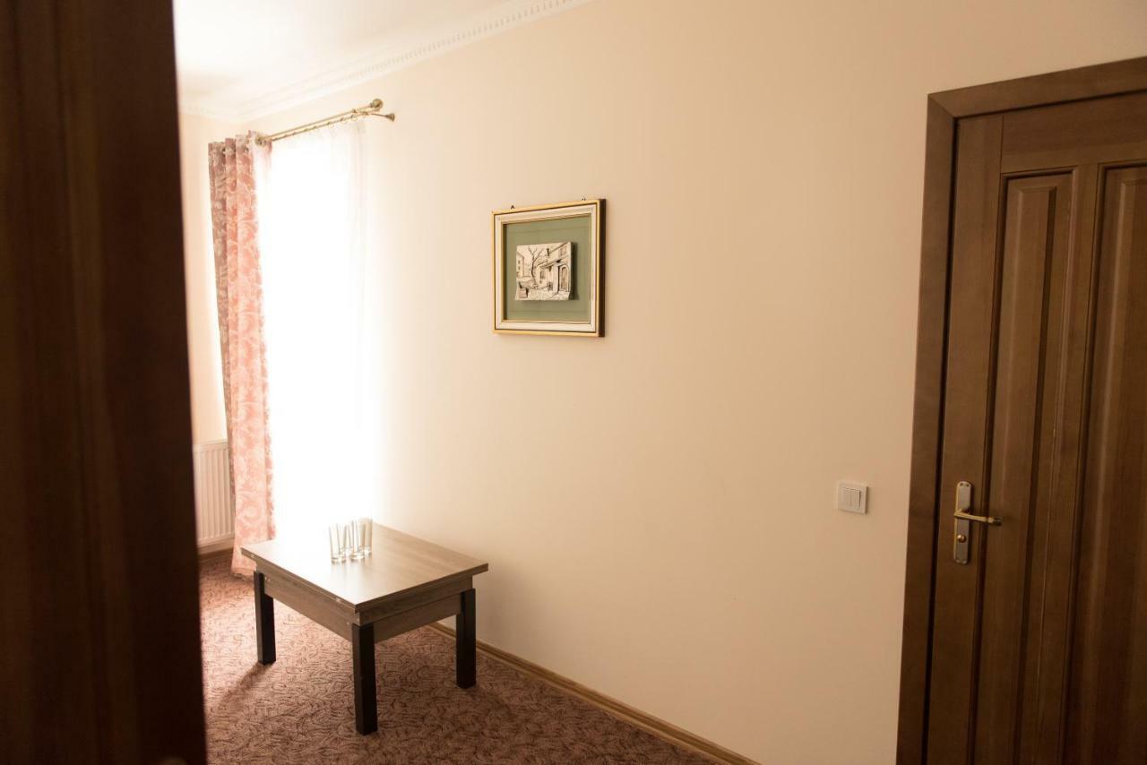 Hotel Korona Kolybayevka Buitenkant foto