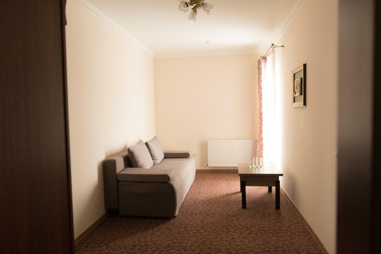 Hotel Korona Kolybayevka Buitenkant foto