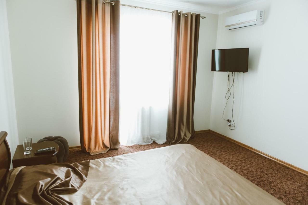 Hotel Korona Kolybayevka Buitenkant foto