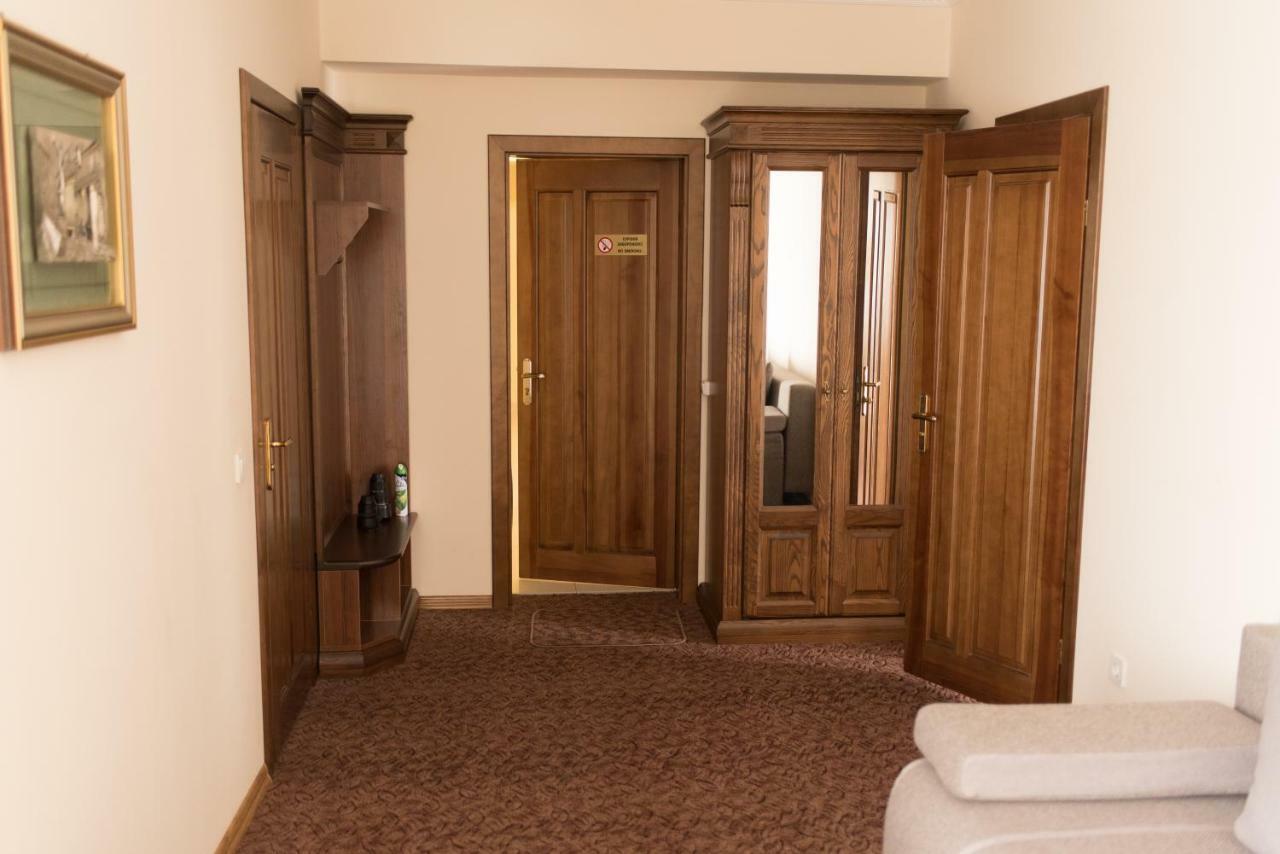 Hotel Korona Kolybayevka Buitenkant foto